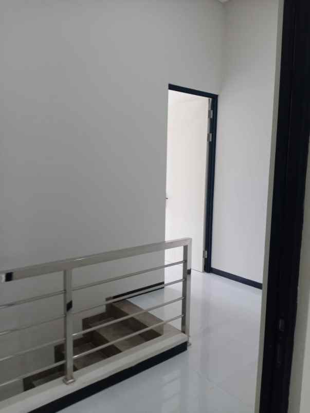dijual rumah villa kalijudan indah