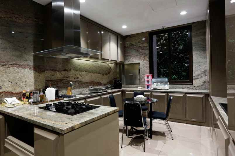 dijual rumah villa permata gading
