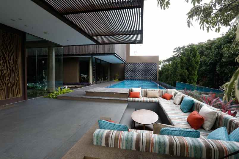 dijual rumah villa permata gading