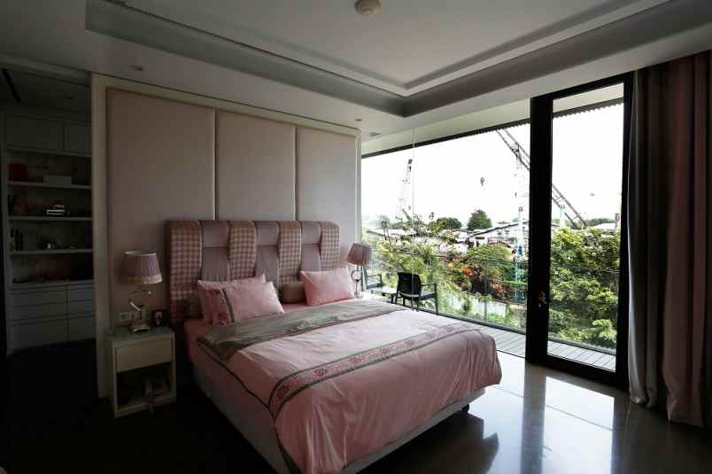 dijual rumah villa permata gading