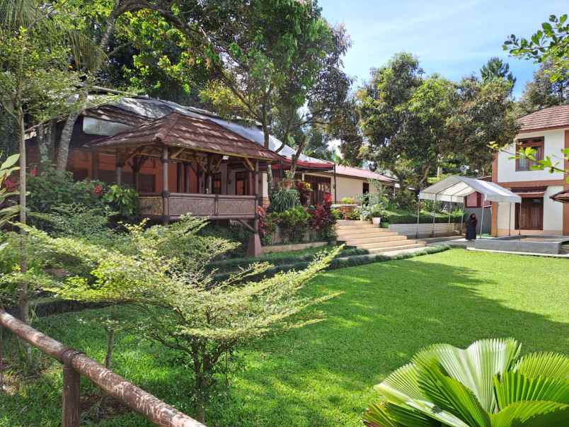 dijual vila di rancamaya view gunung