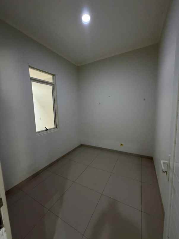 disewa rumah semi furnish di suvarna sutera tangerang