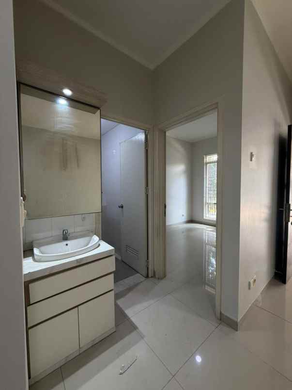 disewa rumah semi furnish di suvarna sutera tangerang