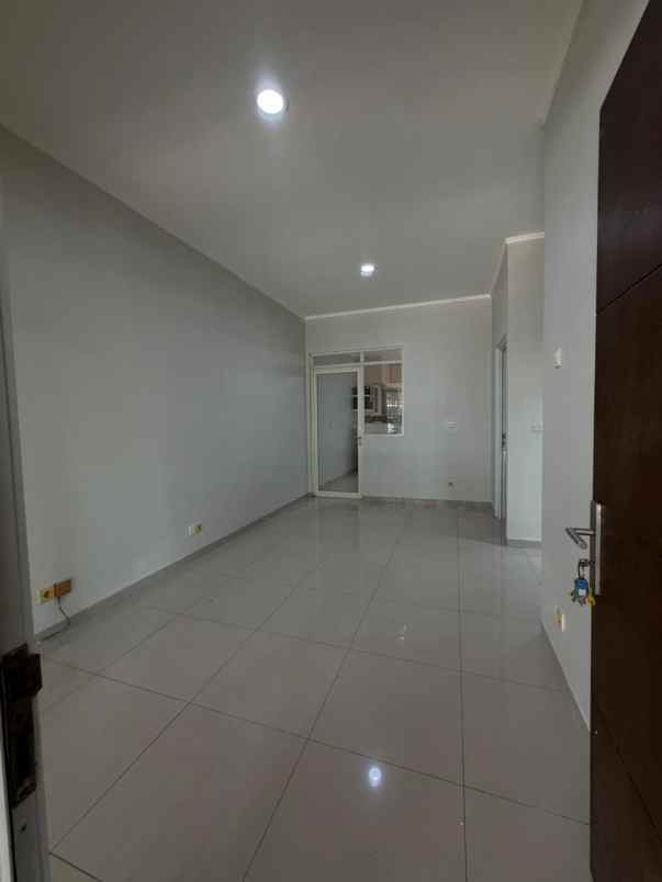 disewa rumah semi furnish di suvarna sutera tangerang