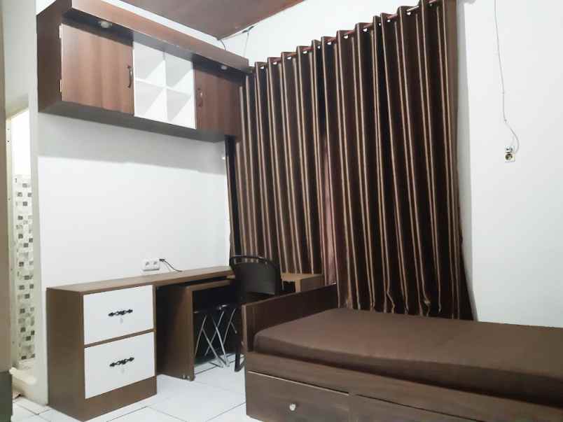 disewakan kost jl zamrud 2 blok b2 no 17