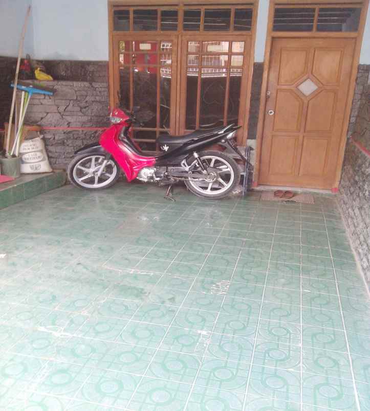 disewakan kost jl zamrud 2 blok b2 no 17