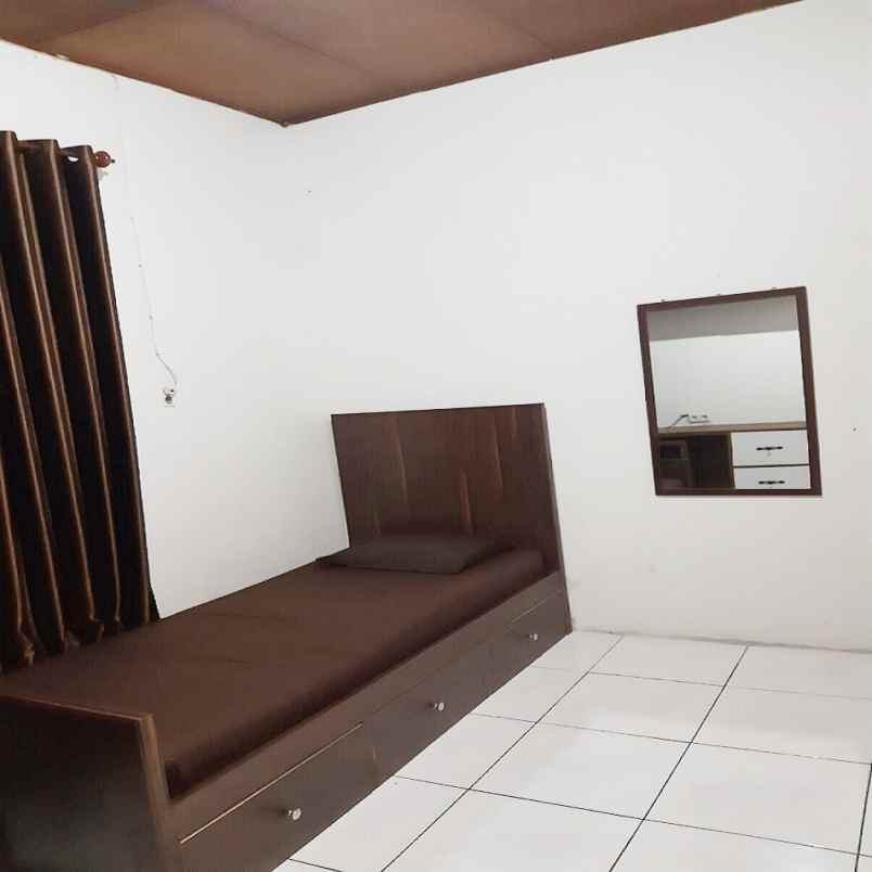 disewakan kost jl zamrud 2 blok b2 no 17