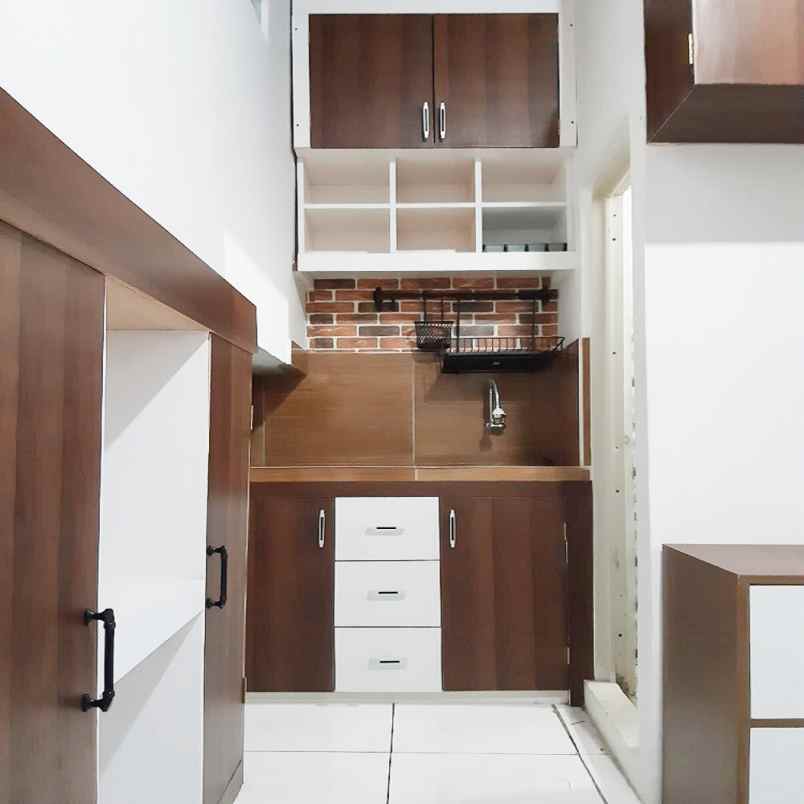 disewakan kost jl zamrud 2 blok b2 no 17