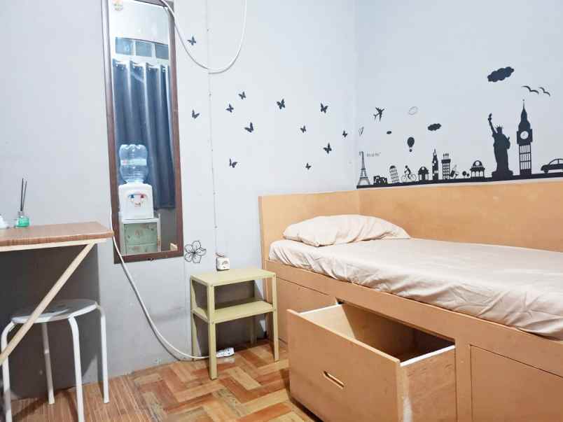 disewakan kost jl zamrud 2 blok b2 no 17