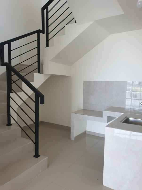 disewakan ruko gudang kantor suvarna sutera