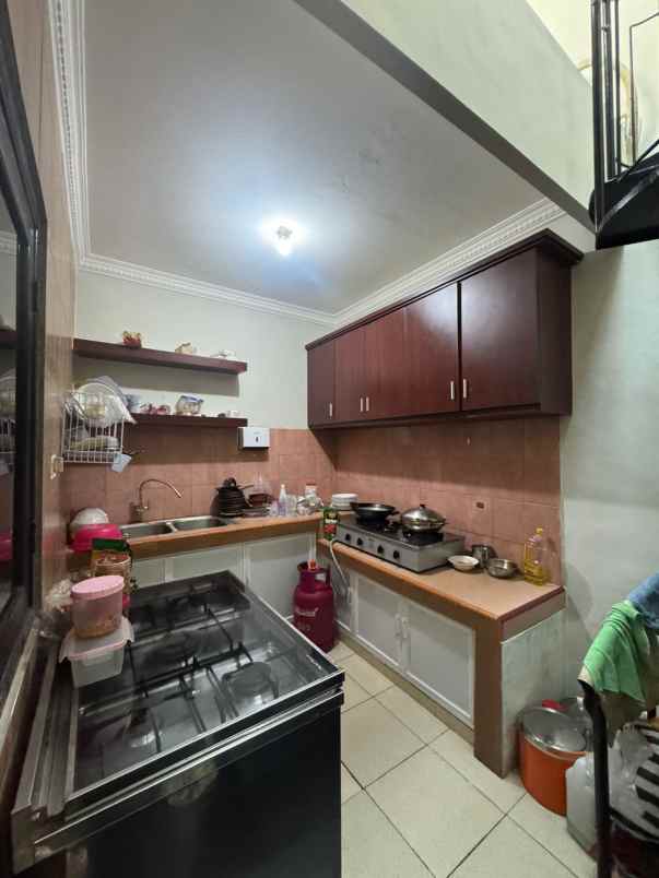 disewakan rumah babatan pantai