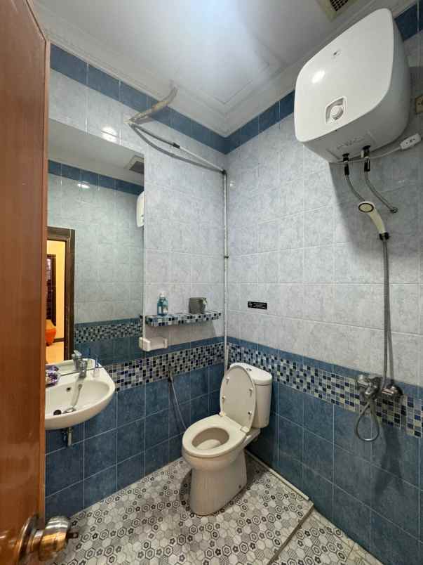 disewakan rumah babatan pantai