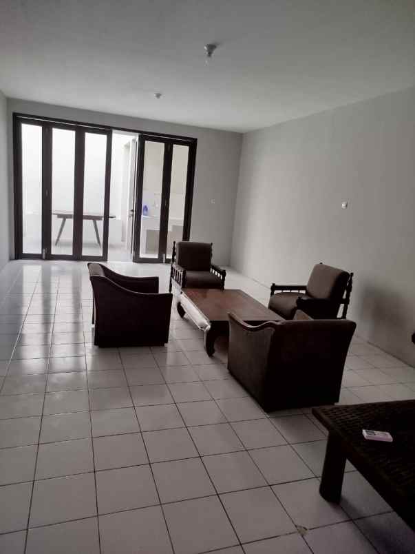 disewakan rumah baliview cirendeu jl