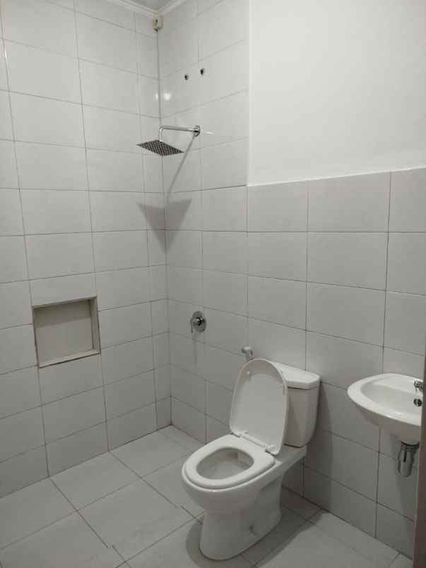 disewakan rumah baliview cirendeu jl