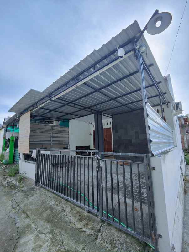 disewakan rumah belakang umy