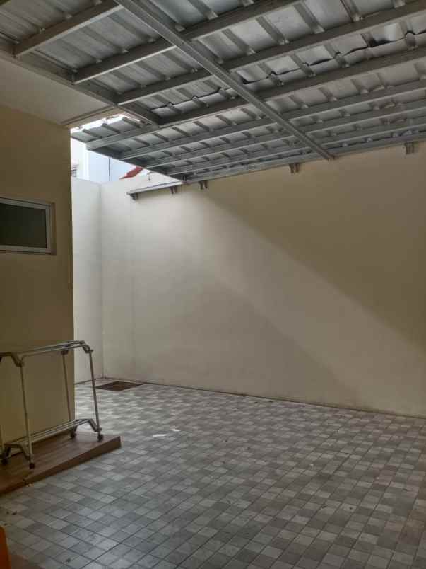 disewakan rumah cluster la seine jakarta