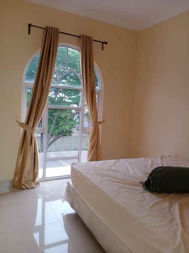 disewakan rumah cluster la seine jakarta