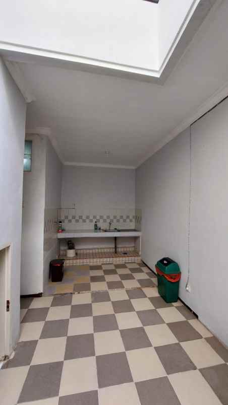 disewakan rumah pantai mentari