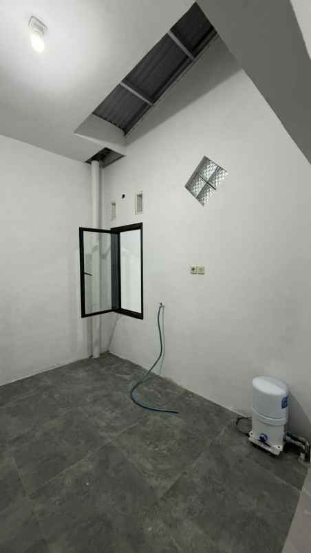 disewakan rumah pantai mentari