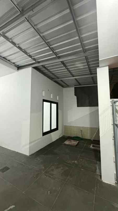 disewakan rumah pantai mentari