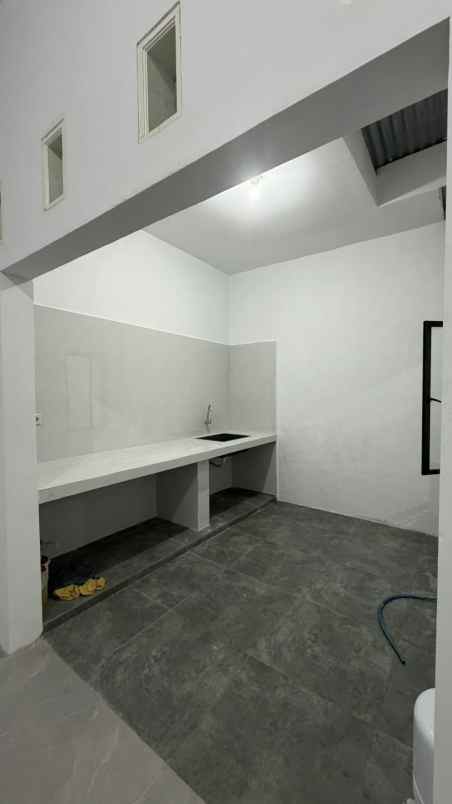 disewakan rumah pantai mentari