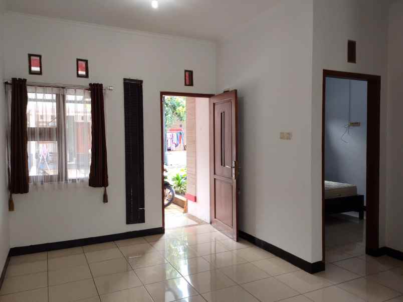 disewakan rumah semi furnish selaras cihanjuang