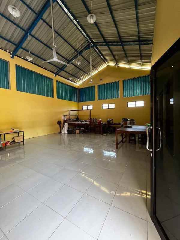 gudang tempat usaha setrategis dijual di sukoharjo