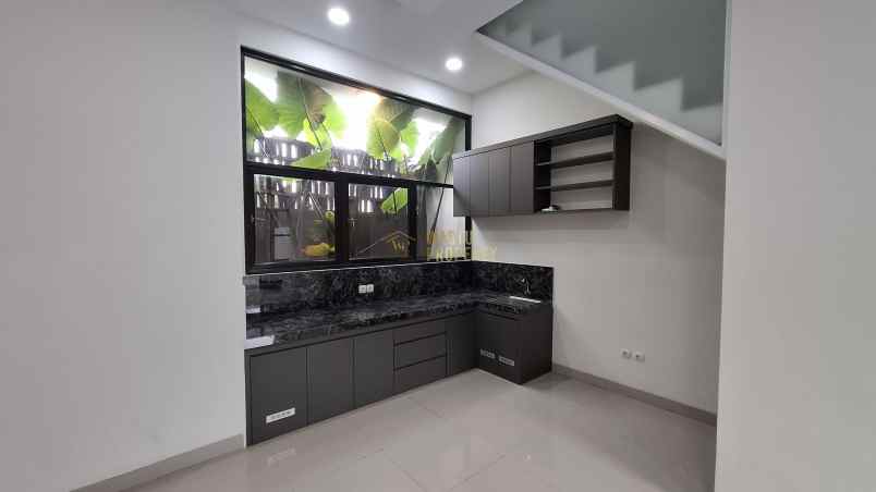 hunian mewah modern 2 lantai di kawasan elit palagan