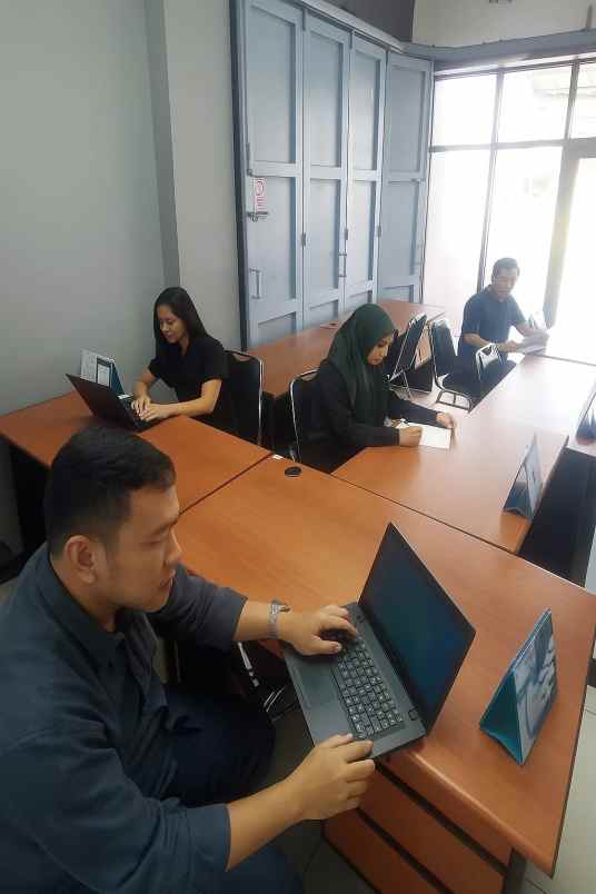 kantor profesional fasilitas lengkap siap kerja