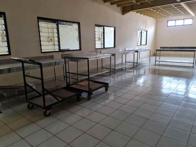 pabrik exx central kitchen carl s junior