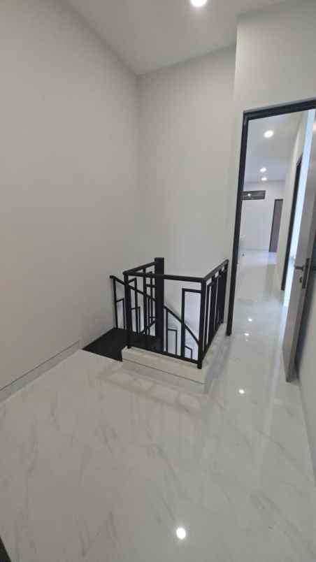 ready 2 unit rumah 2 lantai area baruk surabaya timur