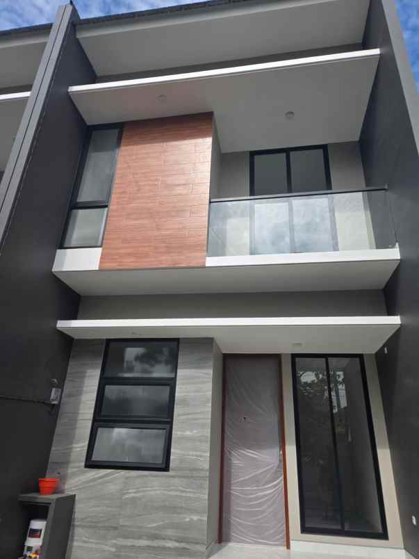 ready 2 unit rumah 2 lantai area baruk surabaya timur