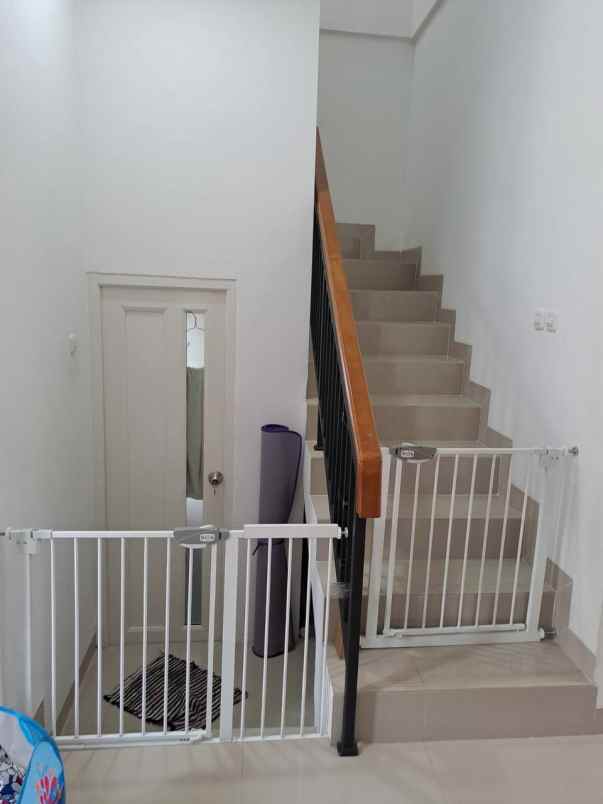 ready rumah di jalan utama cirendeu