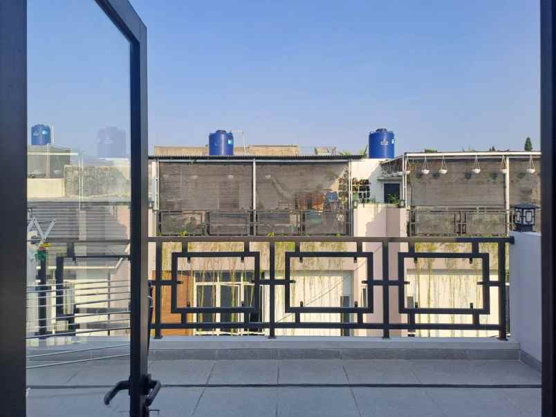 ready rumah di jalan utama cirendeu