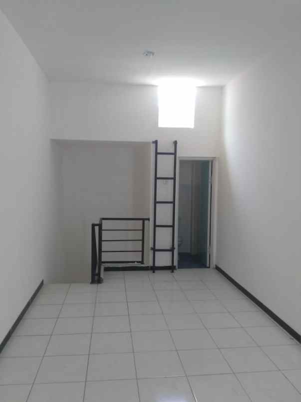 ruko 2 lantai siap pakai segitiga emas tlogosari