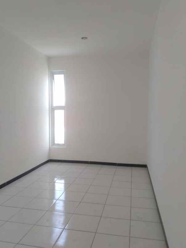 ruko 2 lantai siap pakai segitiga emas tlogosari