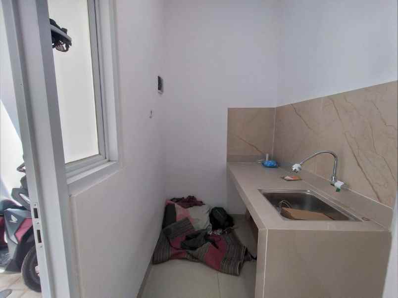 rumah 2 5 lantai paling murah di kebagusan jakarta