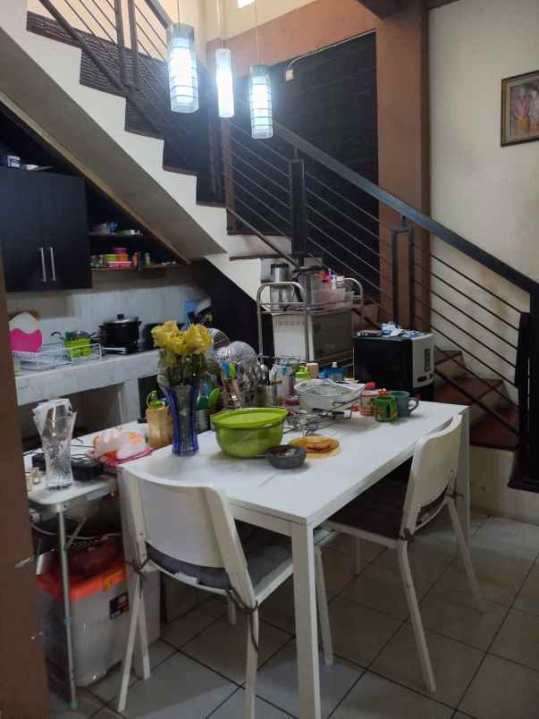 rumah 2 lantai 575 juta di jln narogong bekasi timur
