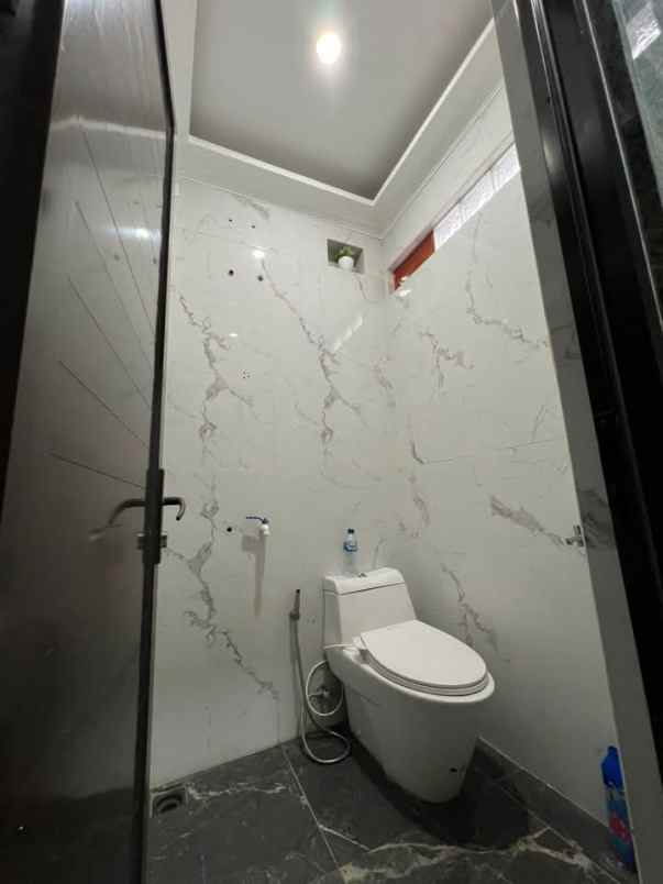 rumah 2 lantai bangunan baru di tapos cimanggis depok