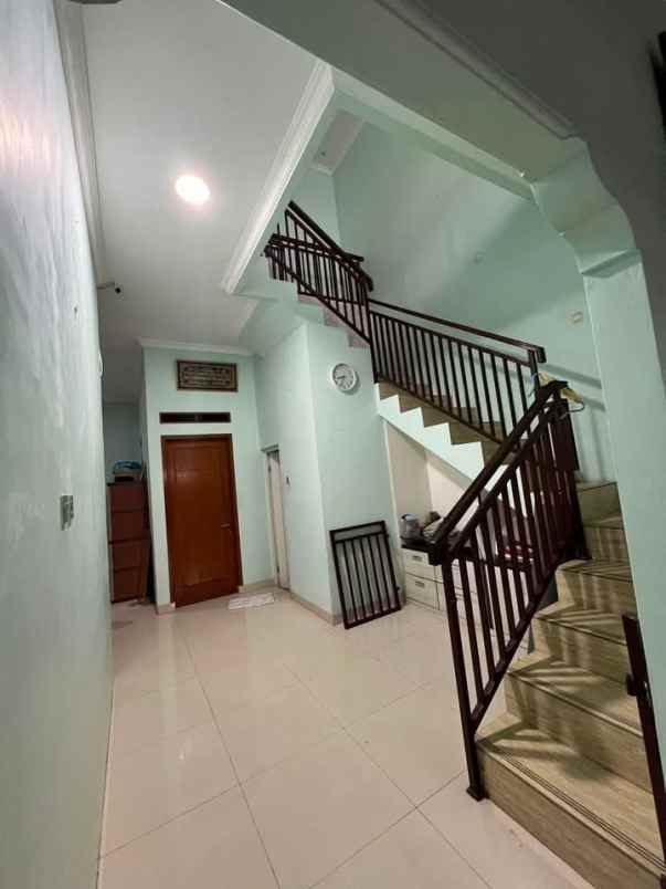 rumah 2 lantai bangunan baru di tapos cimanggis depok