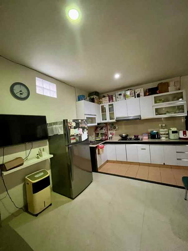 rumah 2 lantai di jl swadaya duren sawit jakarta timur