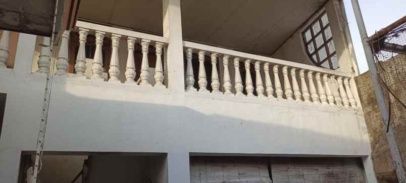 rumah 2 lantai tepi jalan dekat wahisin pasuruan kota