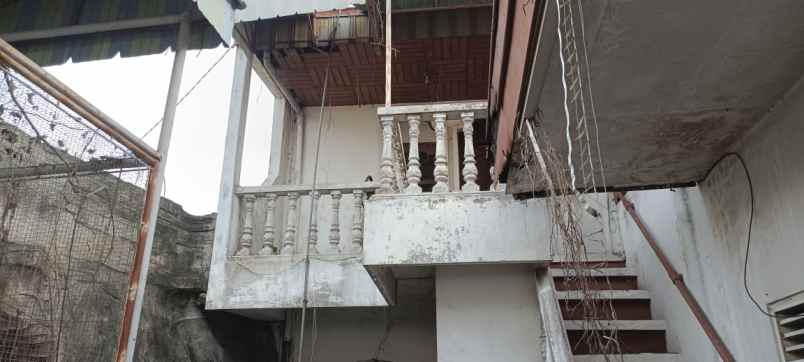 rumah 2 lantai tepi jalan dekat wahisin pasuruan kota