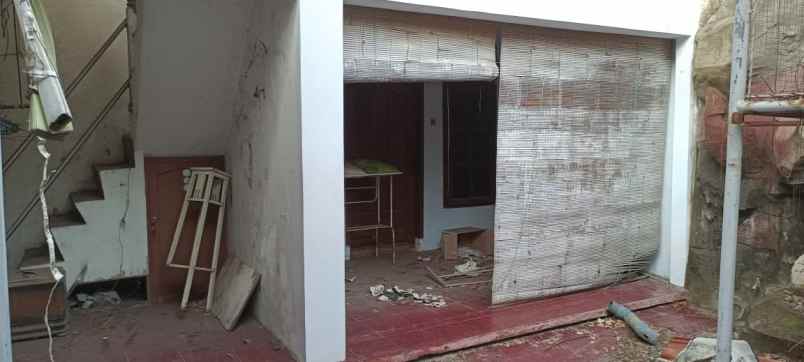 rumah 2 lantai tepi jalan dekat wahisin pasuruan kota