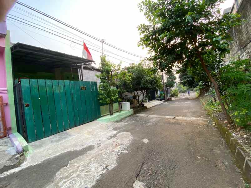 rumah asri 5 menit stasiun cilebut
