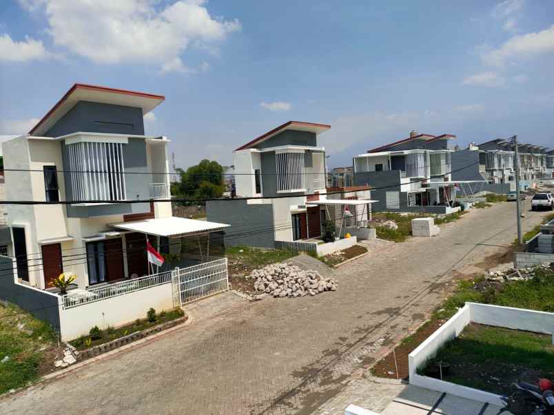 rumah baru ala villa siap huni di kepuharjo malang