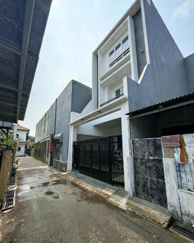 rumah baru dengan rooftop di pondok kelapa jaktim