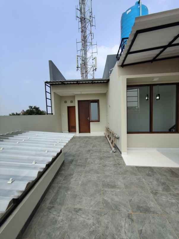 rumah baru dengan rooftop di pondok kelapa jaktim