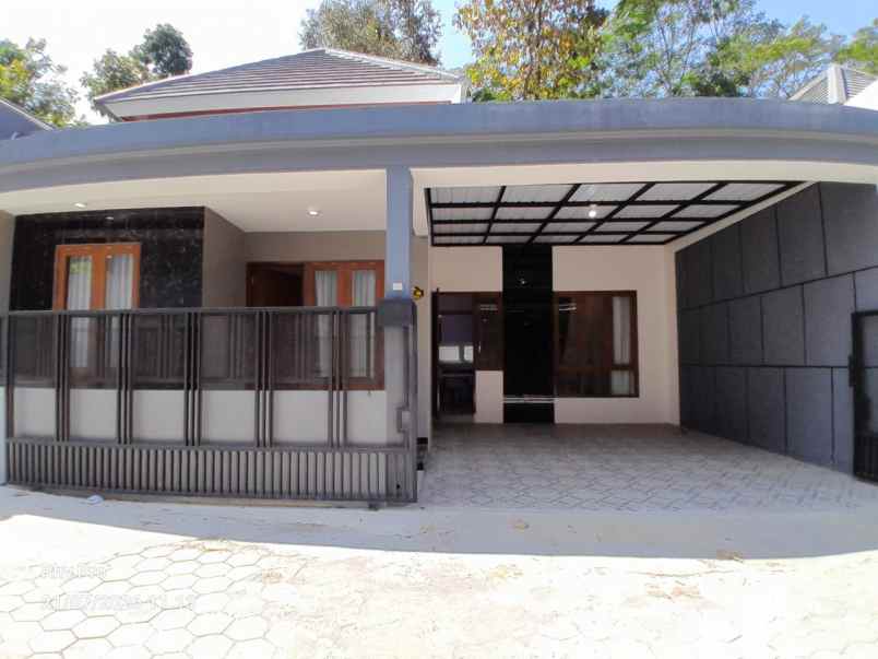 rumah baru full furnished dekat kampus uii yogyakarta
