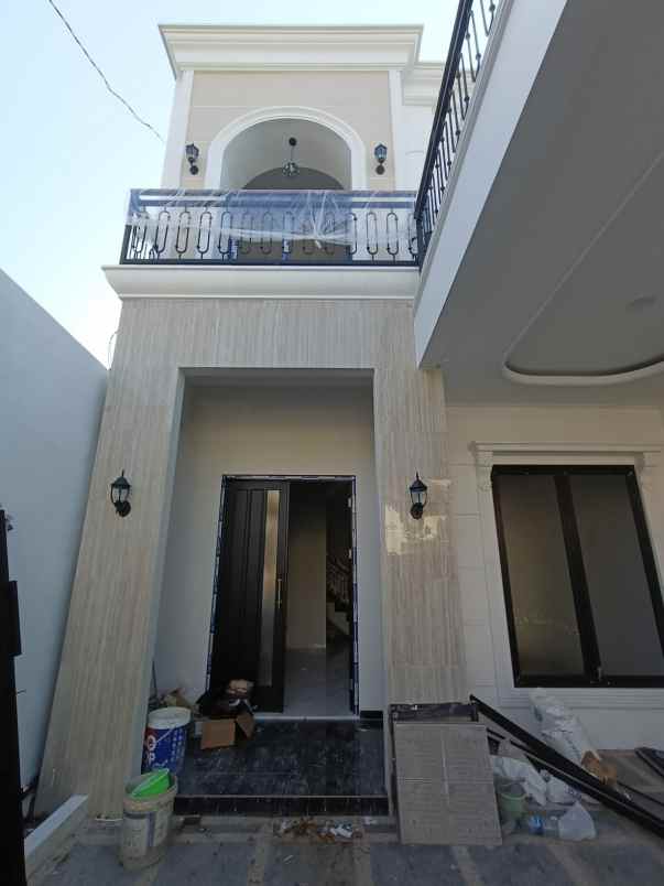 rumah baru siap huni 2 lantai di sulfat malang